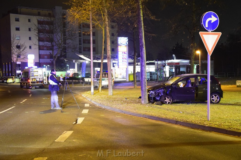 VU PKW Baum Koeln Deutz Deutz Kalkerstr P51.JPG - Miklos Laubert